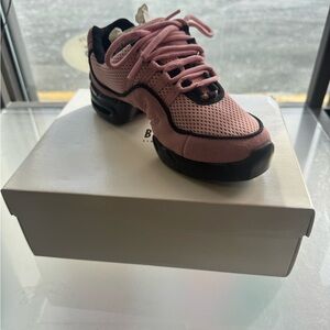 New in box Bloch pink split sole dance/ Zumba shoes
